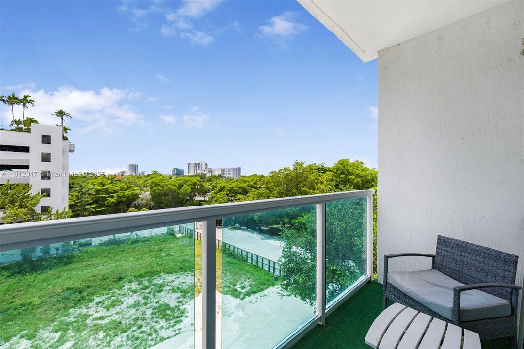 Recently Sold: $519,000 (2 beds, 2 baths, 881 Square Feet)