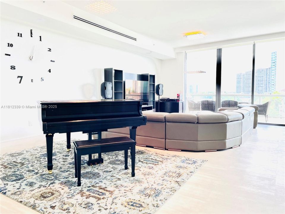 Recently Rented: $14,500 (4 beds, 4 baths, 3184 Square Feet)