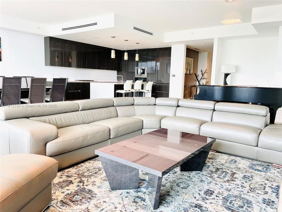 Recently Rented: $14,500 (4 beds, 4 baths, 3184 Square Feet)