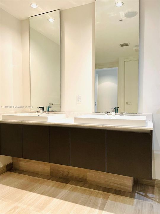 Recently Rented: $14,500 (4 beds, 4 baths, 3184 Square Feet)