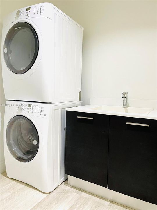 Recently Rented: $14,500 (4 beds, 4 baths, 3184 Square Feet)