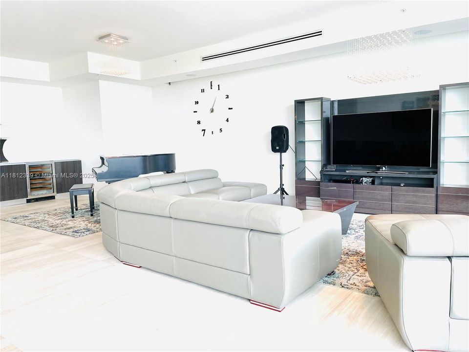 Recently Rented: $14,500 (4 beds, 4 baths, 3184 Square Feet)