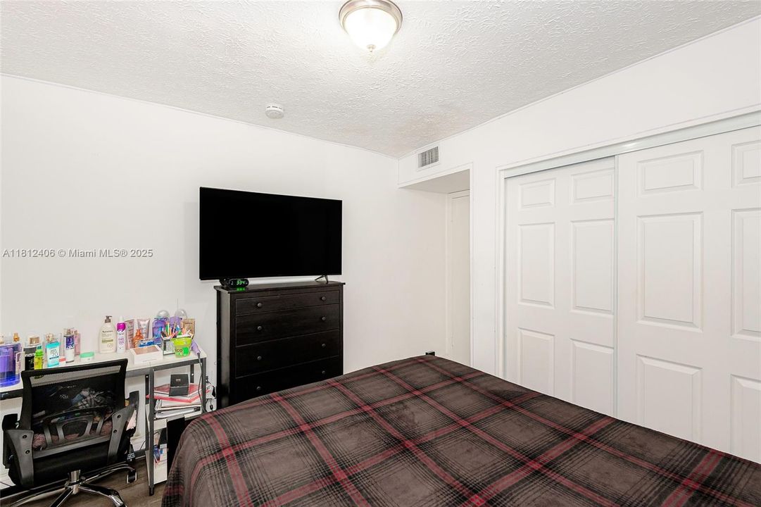 Недавно продано: $226,900 (2 спален, 1 ванн, 820 Квадратных фут)