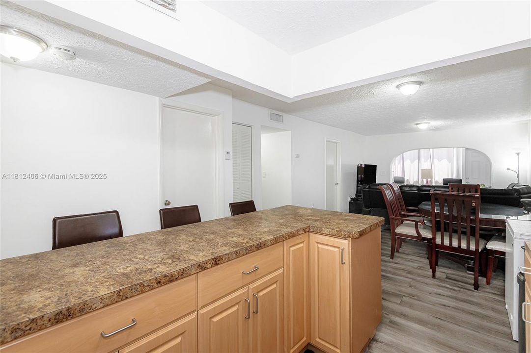 Недавно продано: $226,900 (2 спален, 1 ванн, 820 Квадратных фут)