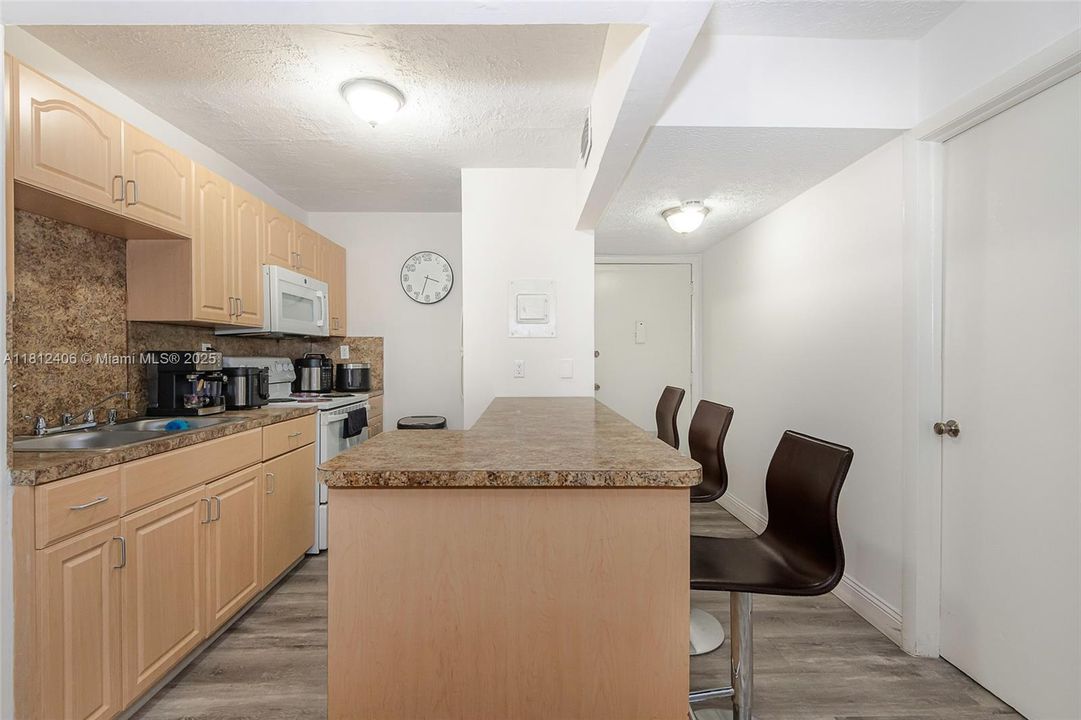 Недавно продано: $226,900 (2 спален, 1 ванн, 820 Квадратных фут)