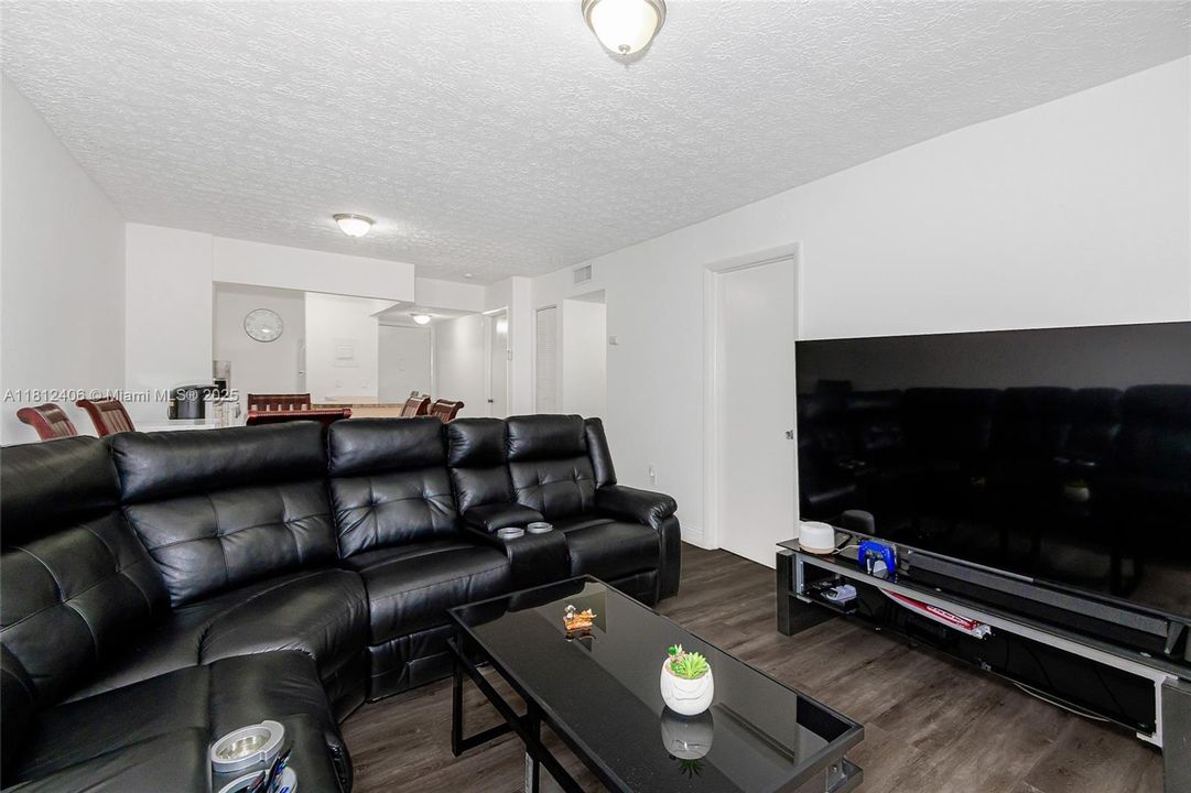 Недавно продано: $226,900 (2 спален, 1 ванн, 820 Квадратных фут)