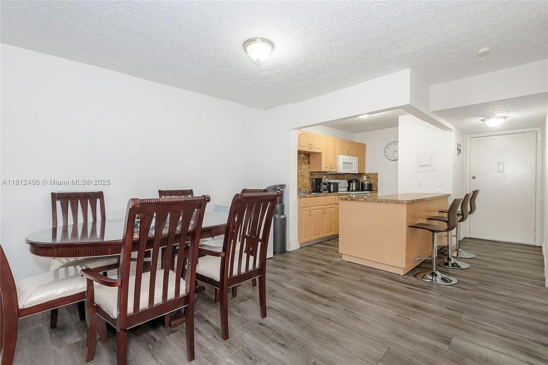 Недавно продано: $226,900 (2 спален, 1 ванн, 820 Квадратных фут)