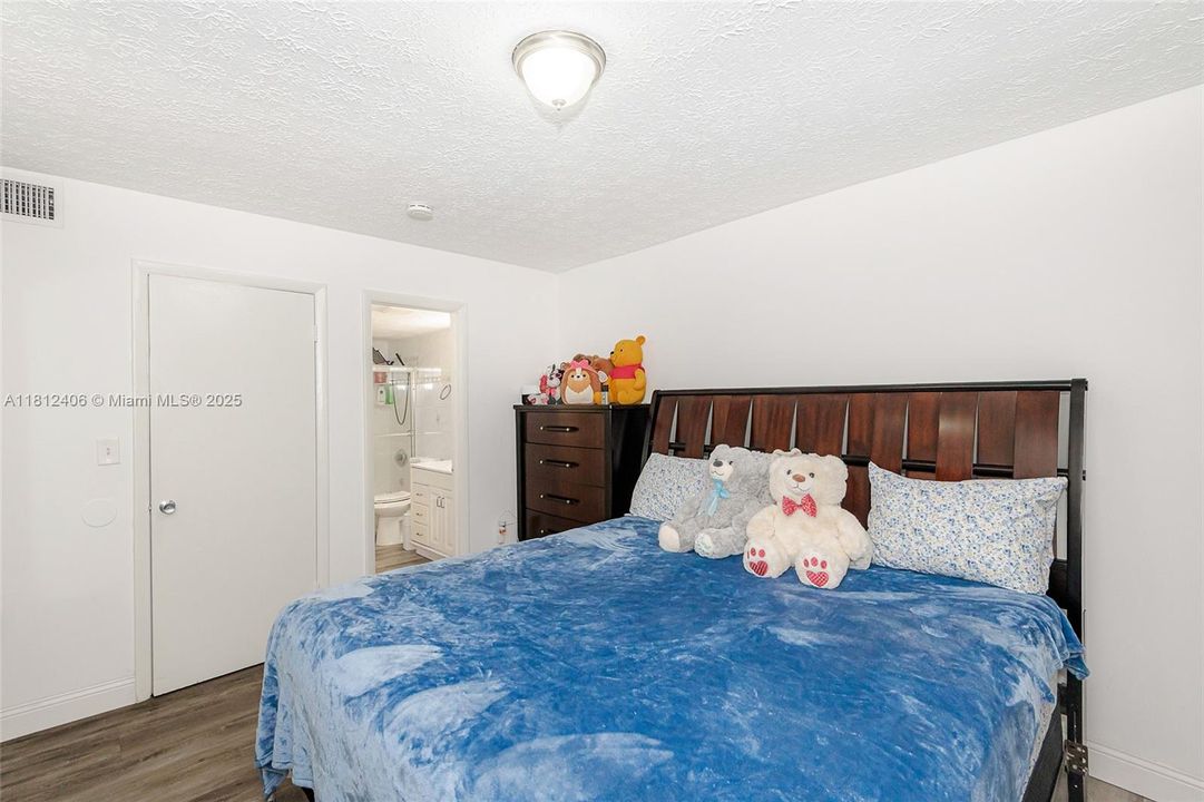 Недавно продано: $226,900 (2 спален, 1 ванн, 820 Квадратных фут)