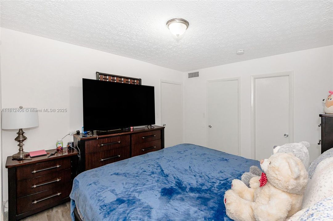 Недавно продано: $226,900 (2 спален, 1 ванн, 820 Квадратных фут)