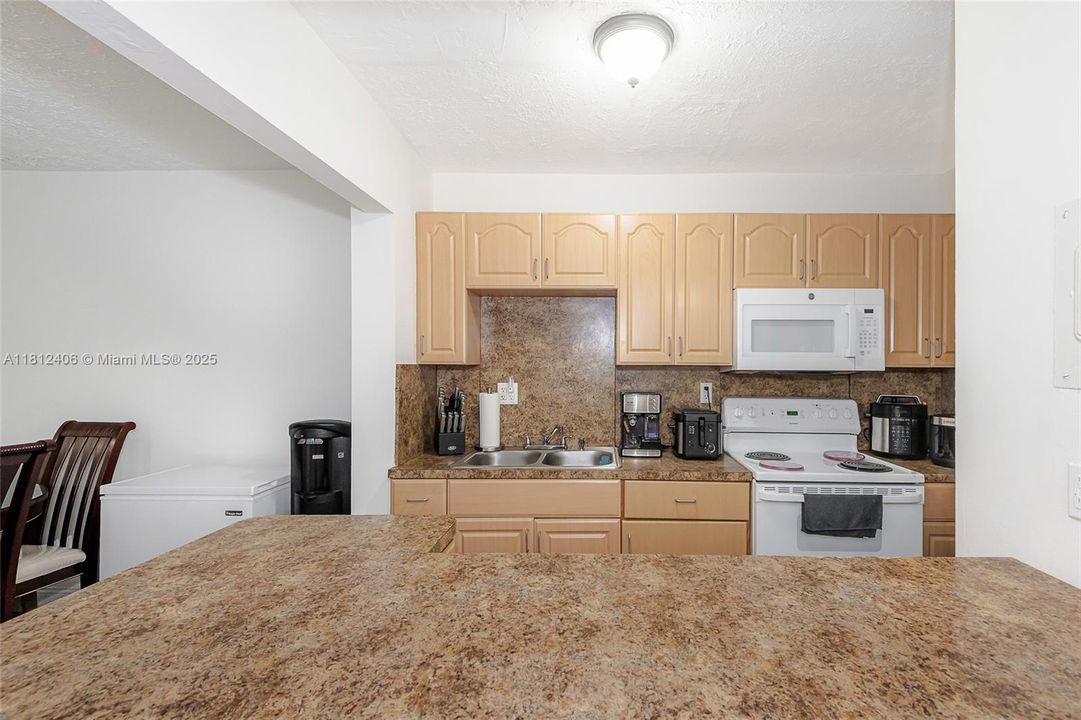 Недавно продано: $226,900 (2 спален, 1 ванн, 820 Квадратных фут)