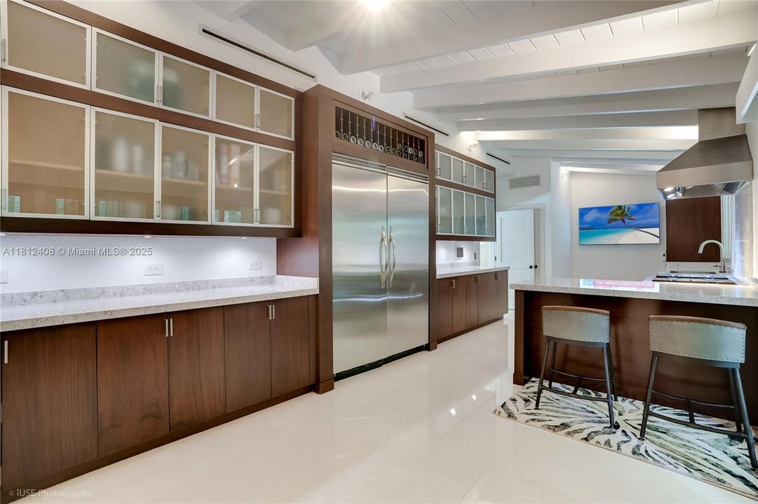 Recently Sold: $5,490,000 (6 beds, 5 baths, 4510 Square Feet)