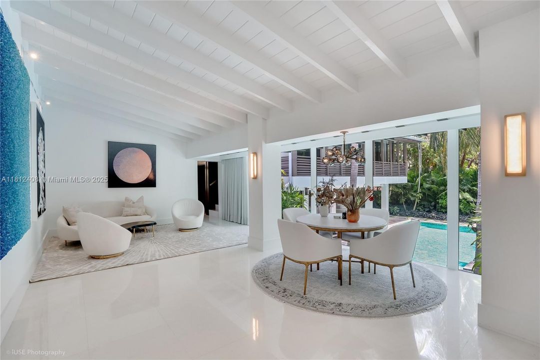 Recently Sold: $5,490,000 (6 beds, 5 baths, 4510 Square Feet)