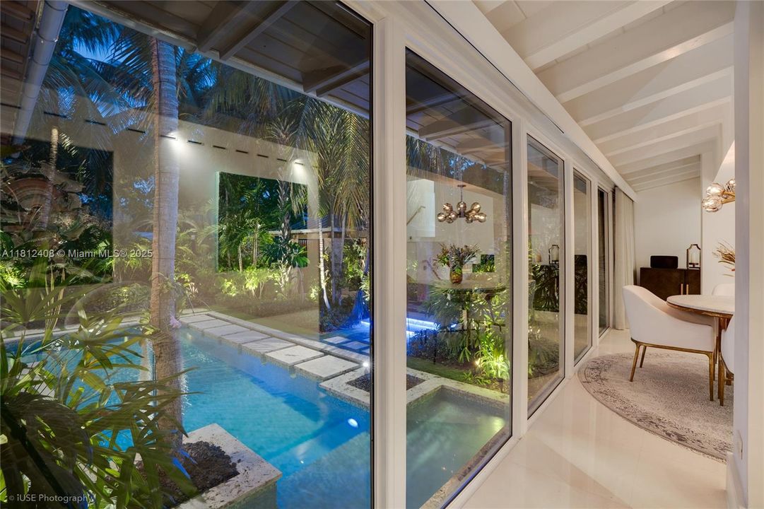 Recently Sold: $5,490,000 (6 beds, 5 baths, 4510 Square Feet)