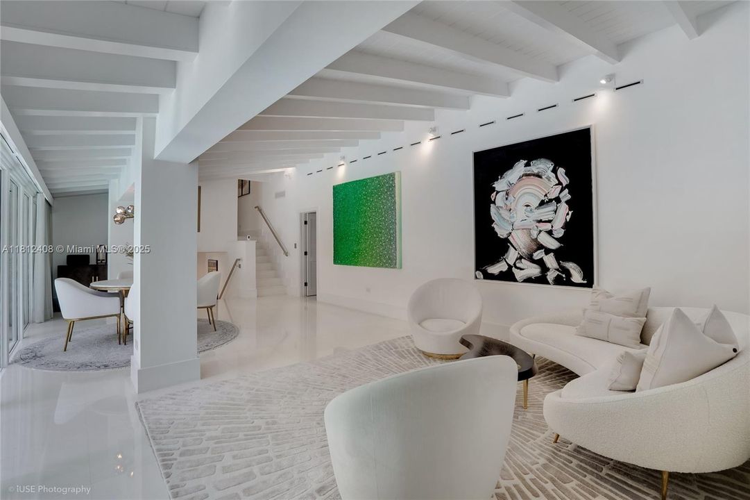 Recently Sold: $5,490,000 (6 beds, 5 baths, 4510 Square Feet)