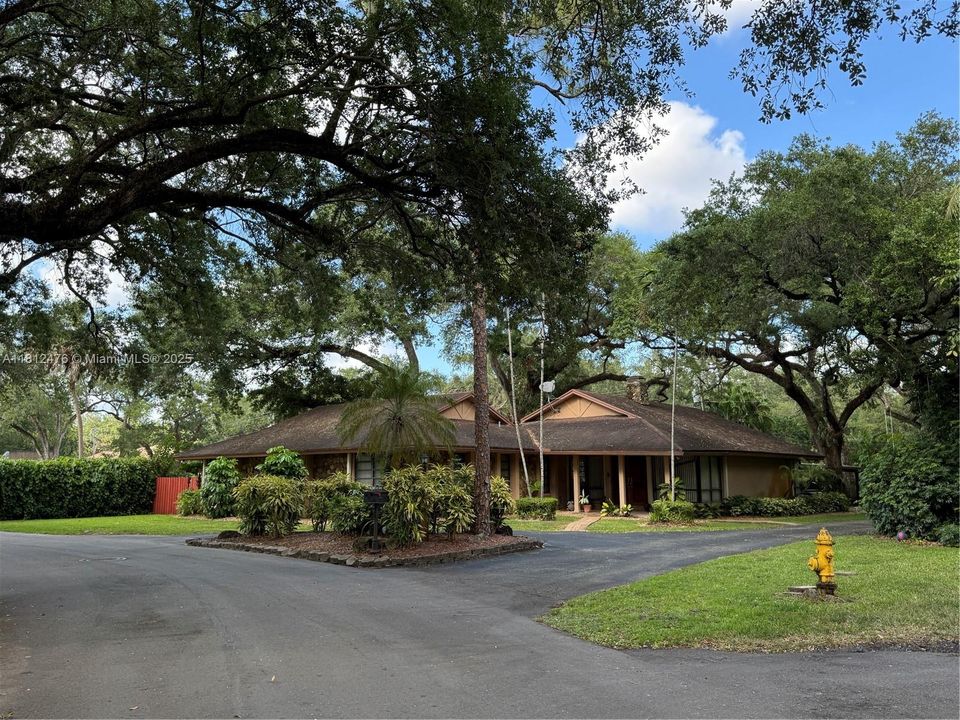 Activo con contrato: $1,495,003 (5 camas, 3 baños, 3148 Pies cuadrados)