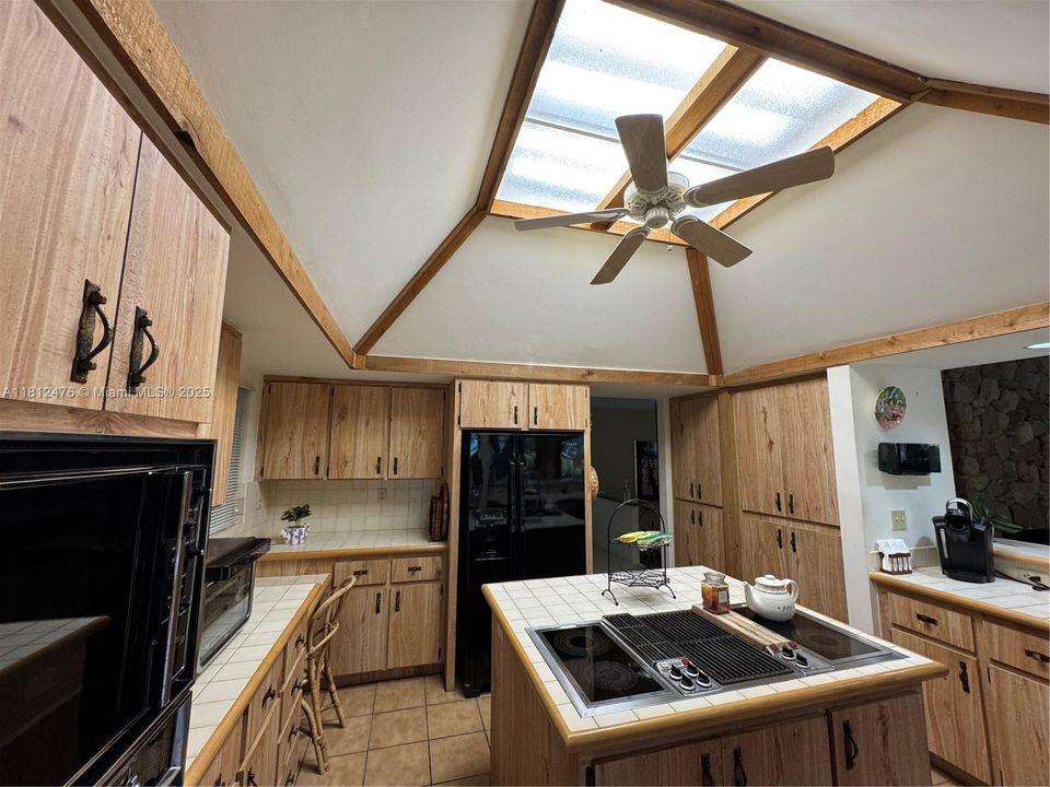 Activo con contrato: $1,495,003 (5 camas, 3 baños, 3148 Pies cuadrados)