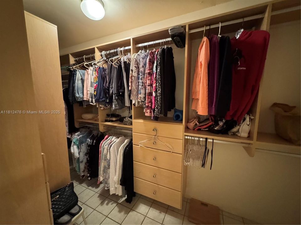 Activo con contrato: $1,495,003 (5 camas, 3 baños, 3148 Pies cuadrados)