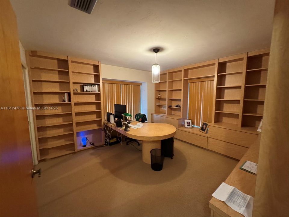 Activo con contrato: $1,495,003 (5 camas, 3 baños, 3148 Pies cuadrados)