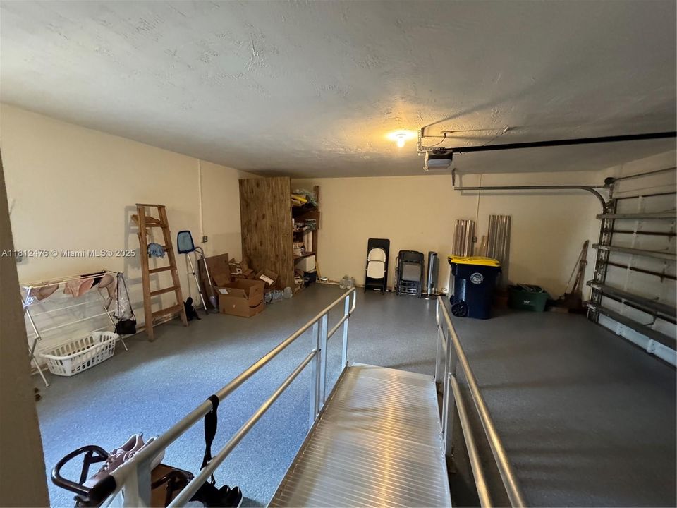 Activo con contrato: $1,495,003 (5 camas, 3 baños, 3148 Pies cuadrados)