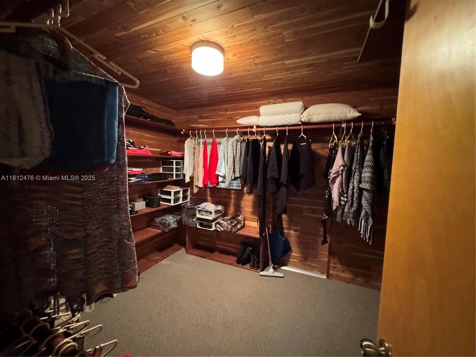 Activo con contrato: $1,495,003 (5 camas, 3 baños, 3148 Pies cuadrados)