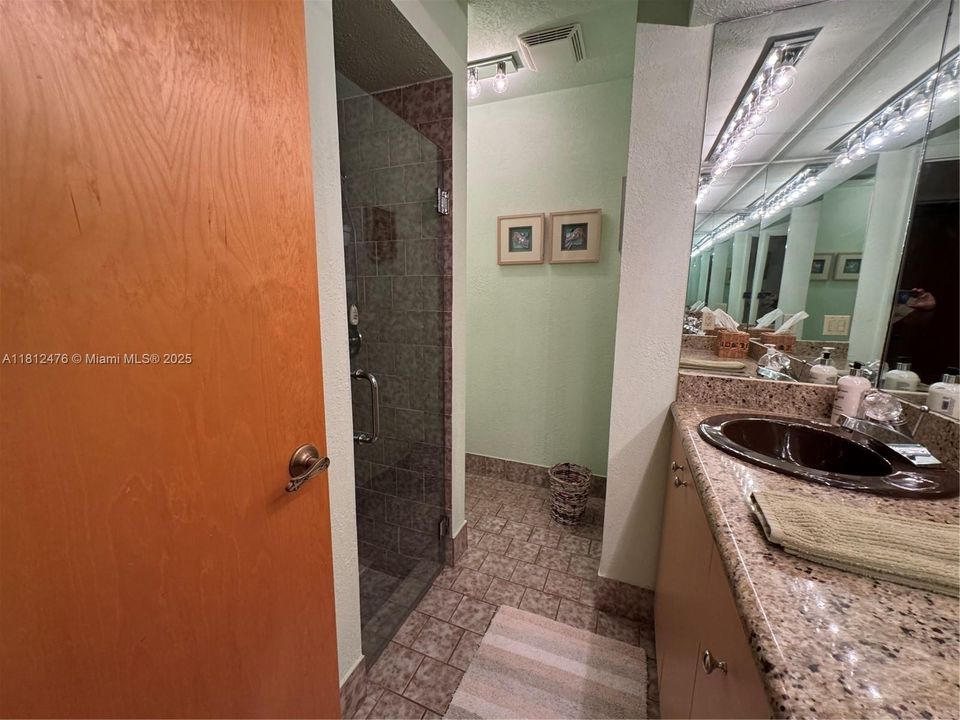 Activo con contrato: $1,495,003 (5 camas, 3 baños, 3148 Pies cuadrados)