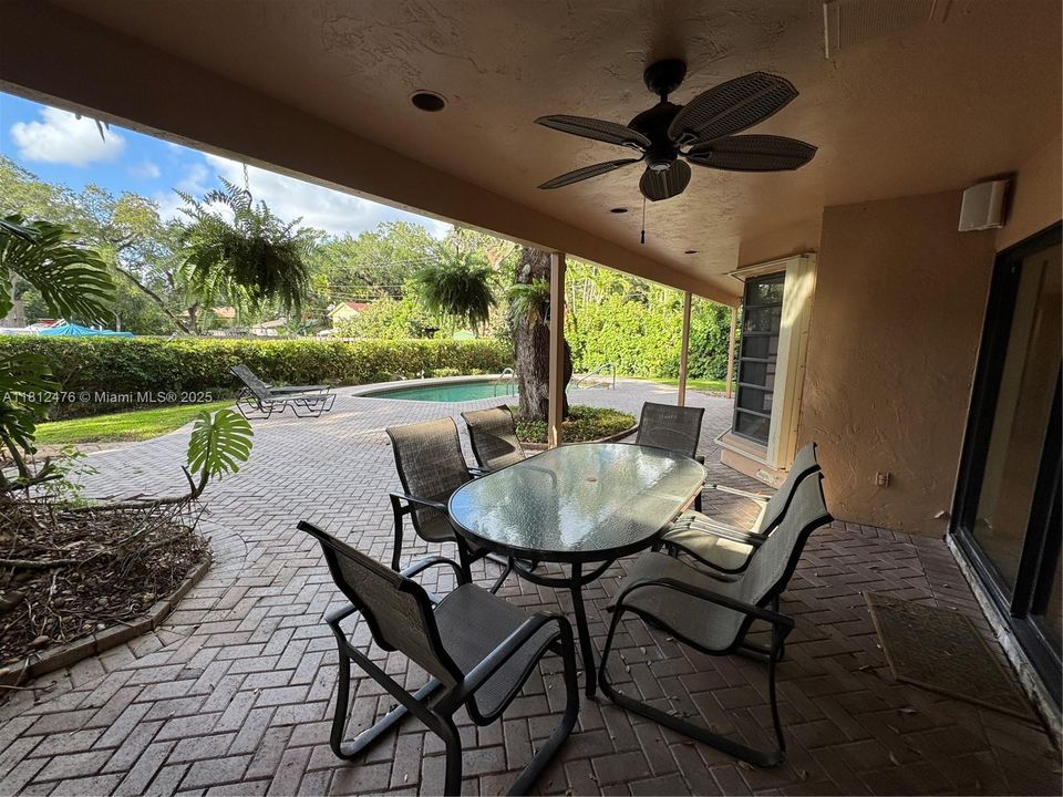 Activo con contrato: $1,495,003 (5 camas, 3 baños, 3148 Pies cuadrados)