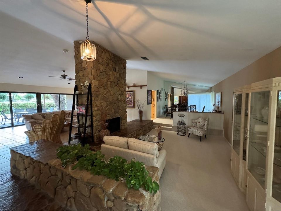 Activo con contrato: $1,495,003 (5 camas, 3 baños, 3148 Pies cuadrados)