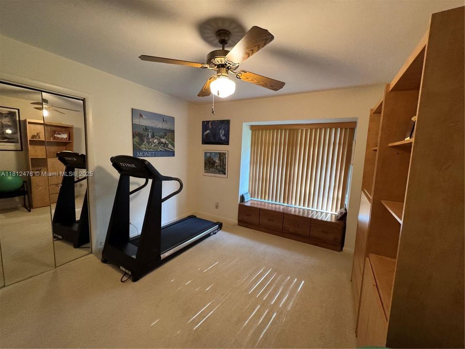 Activo con contrato: $1,495,003 (5 camas, 3 baños, 3148 Pies cuadrados)