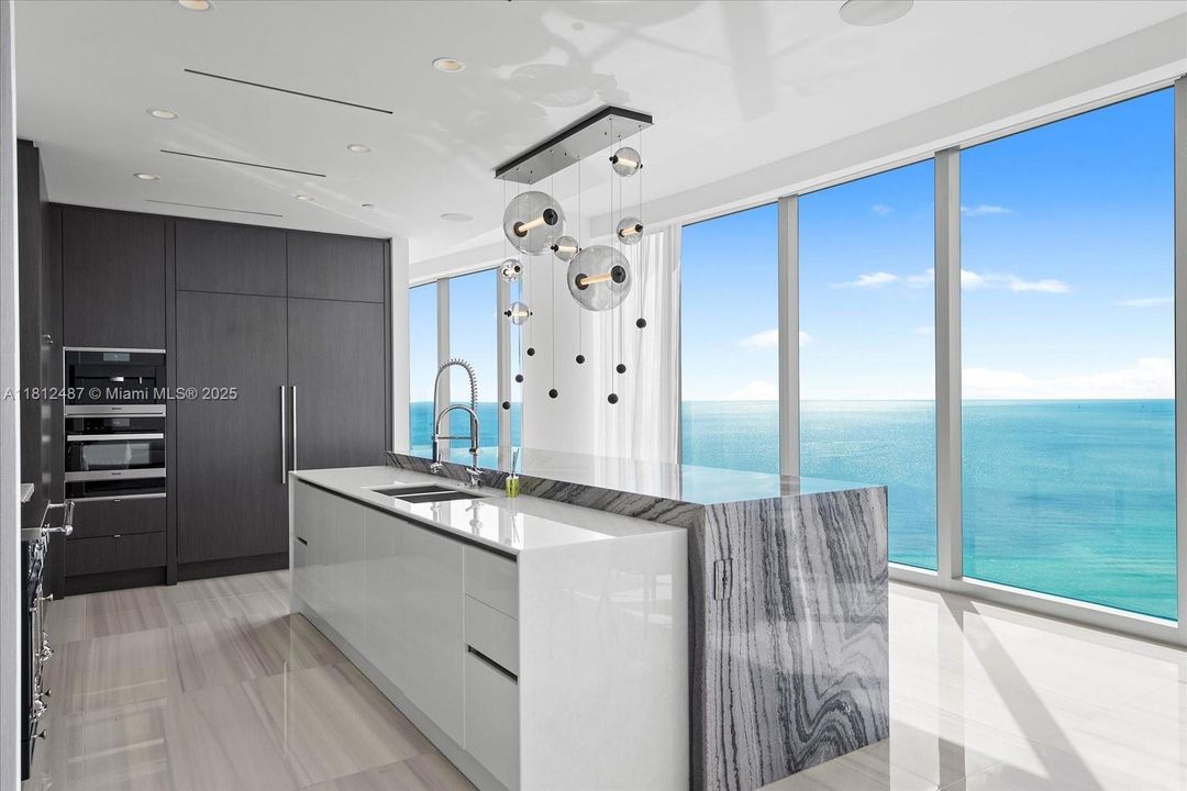 For Sale: $9,900,000 (5 beds, 7 baths, 4131 Square Feet)