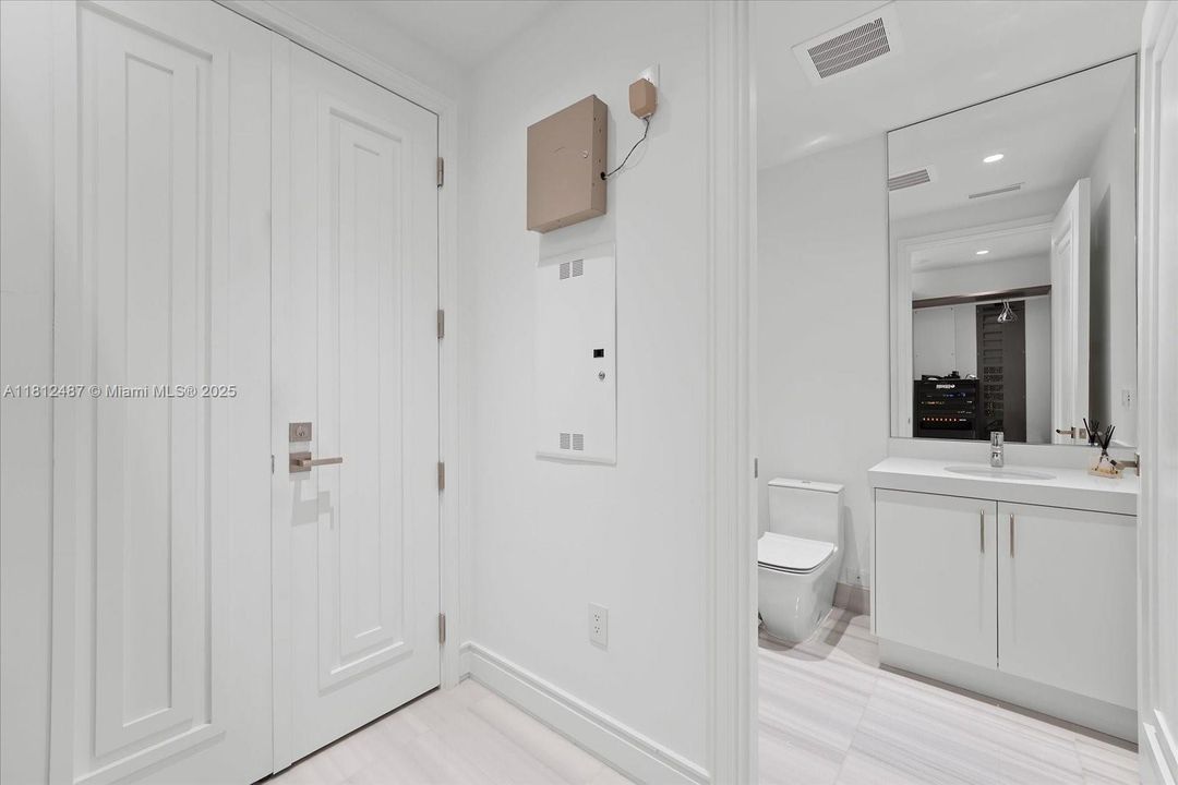 For Sale: $9,900,000 (5 beds, 7 baths, 4131 Square Feet)