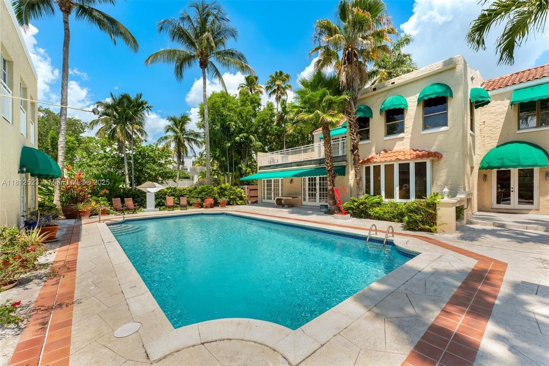 Activo con contrato: $3,180,000 (5 camas, 4 baños, 4611 Pies cuadrados)