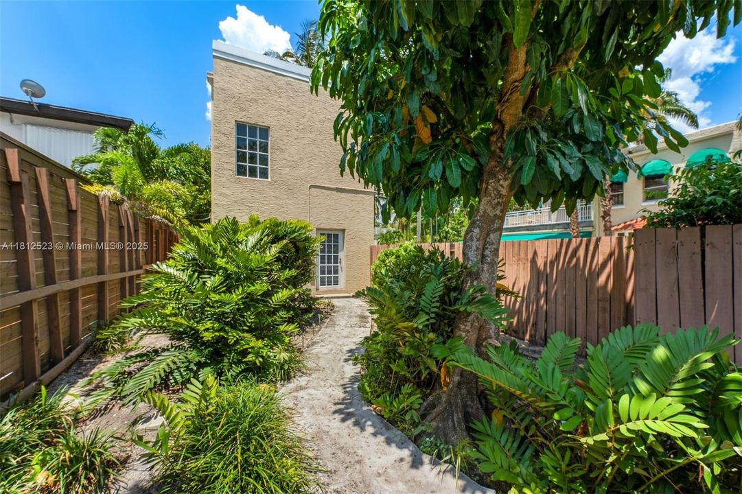 Pathway into Inlaw Suite