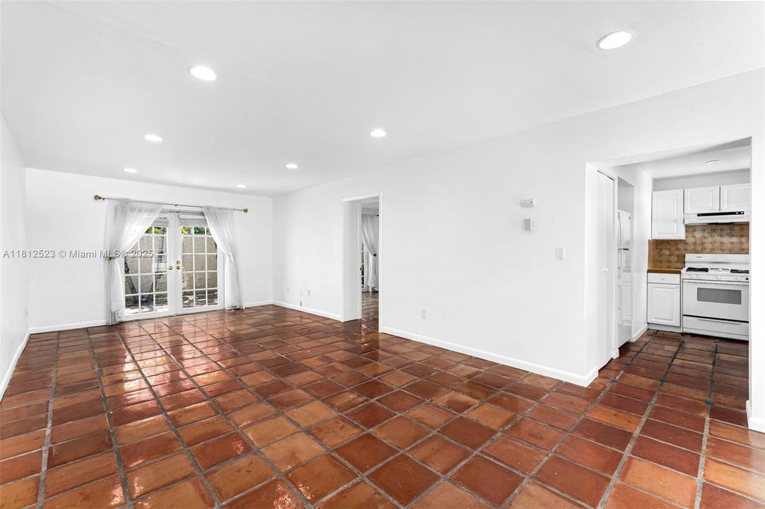 Activo con contrato: $3,180,000 (5 camas, 4 baños, 4611 Pies cuadrados)