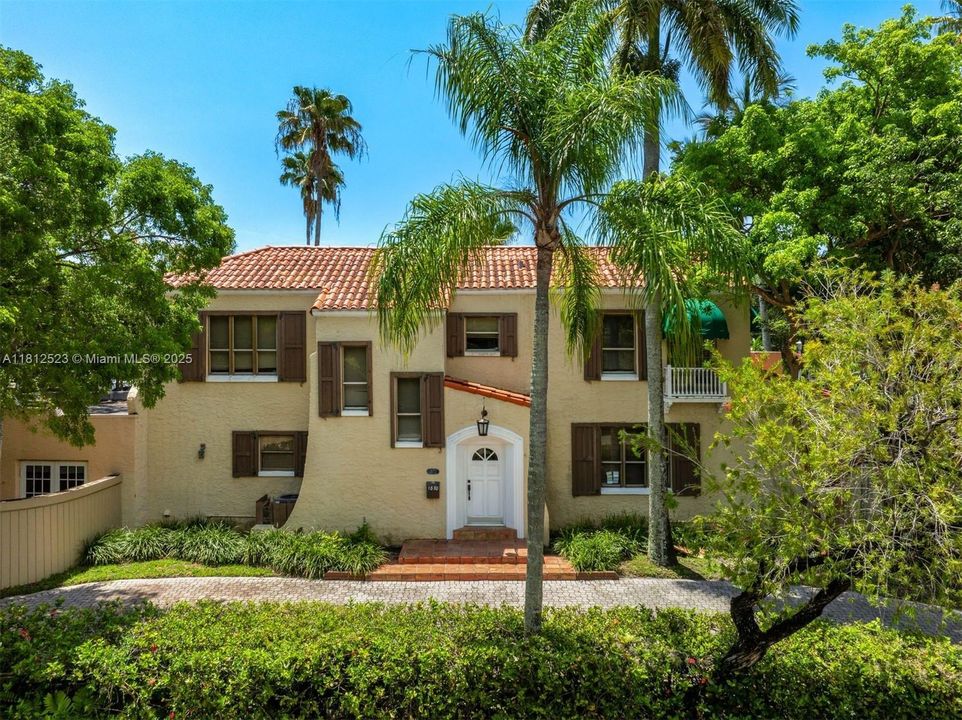 Activo con contrato: $3,180,000 (5 camas, 4 baños, 4611 Pies cuadrados)