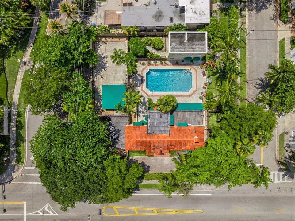 Activo con contrato: $3,180,000 (5 camas, 4 baños, 4611 Pies cuadrados)