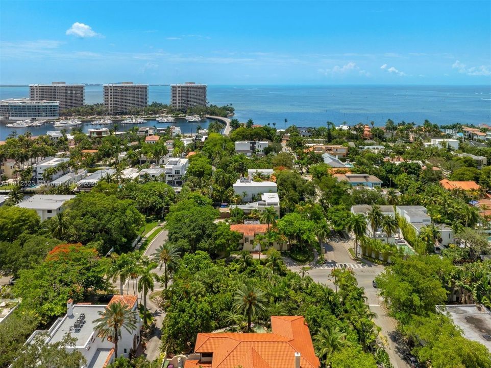 Activo con contrato: $3,180,000 (5 camas, 4 baños, 4611 Pies cuadrados)