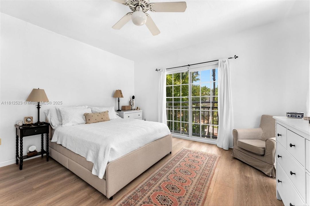 Activo con contrato: $3,180,000 (5 camas, 4 baños, 4611 Pies cuadrados)