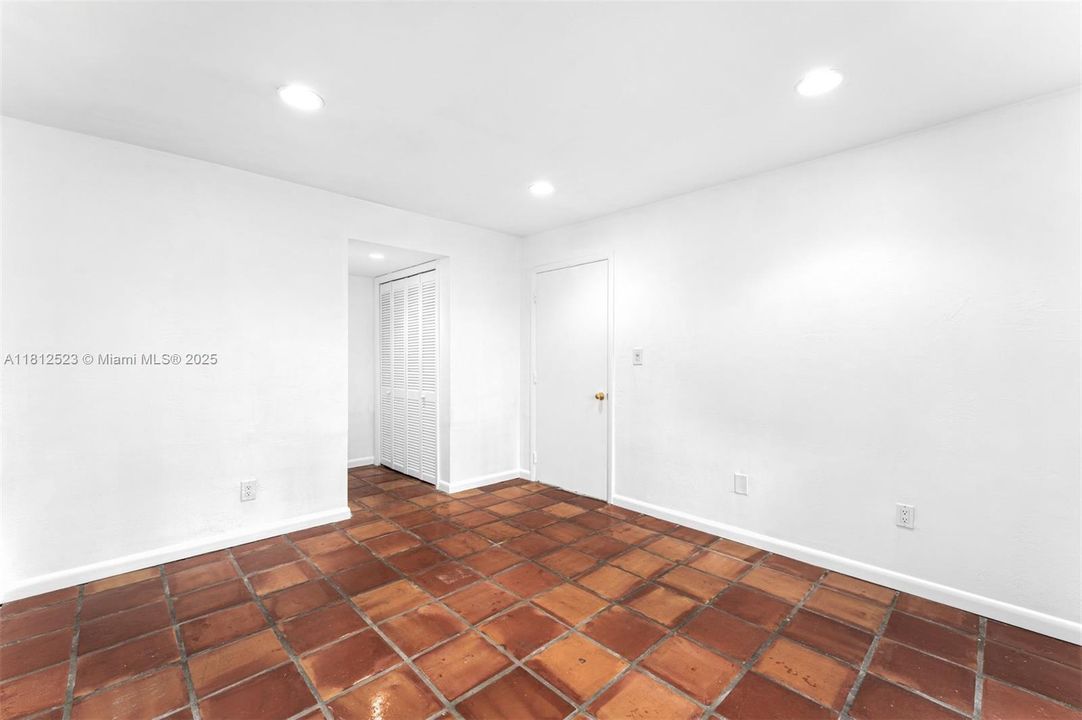 Activo con contrato: $3,180,000 (5 camas, 4 baños, 4611 Pies cuadrados)