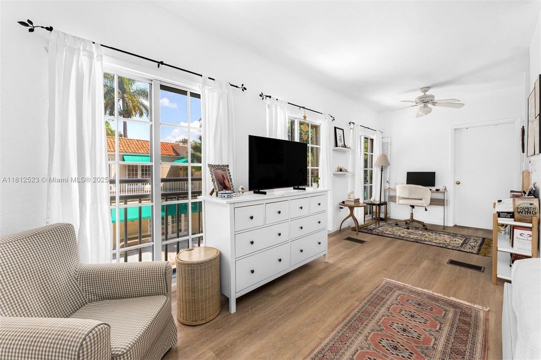 Activo con contrato: $3,180,000 (5 camas, 4 baños, 4611 Pies cuadrados)