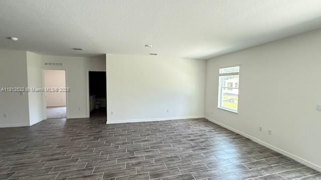 Recientemente alquilado: $2,450 (4 camas, 2 baños, 0 Pies cuadrados)