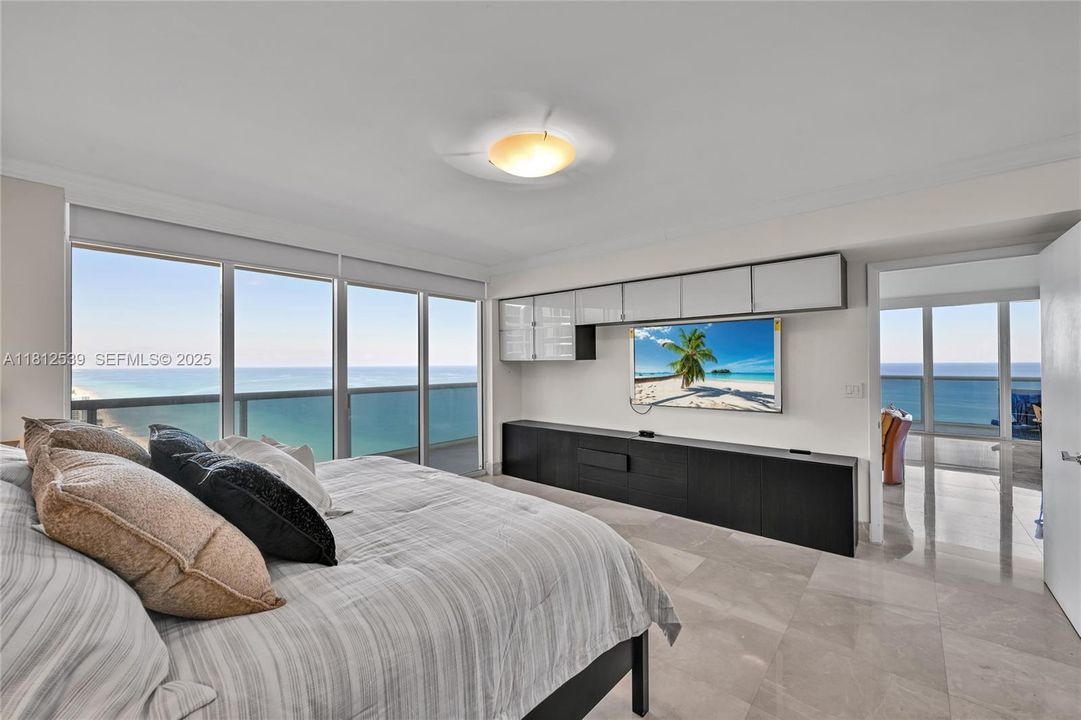 For Sale: $2,445,000 (3 beds, 3 baths, 2065 Square Feet)