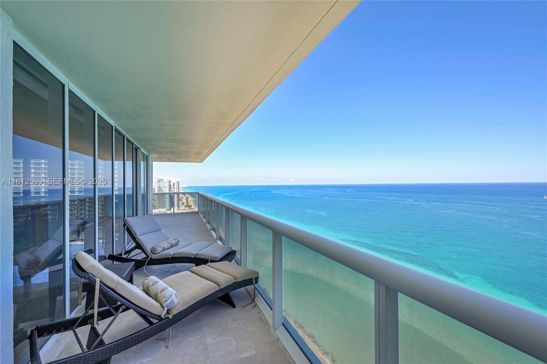 For Sale: $2,445,000 (3 beds, 3 baths, 2065 Square Feet)