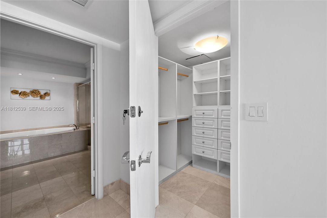 For Sale: $2,445,000 (3 beds, 3 baths, 2065 Square Feet)