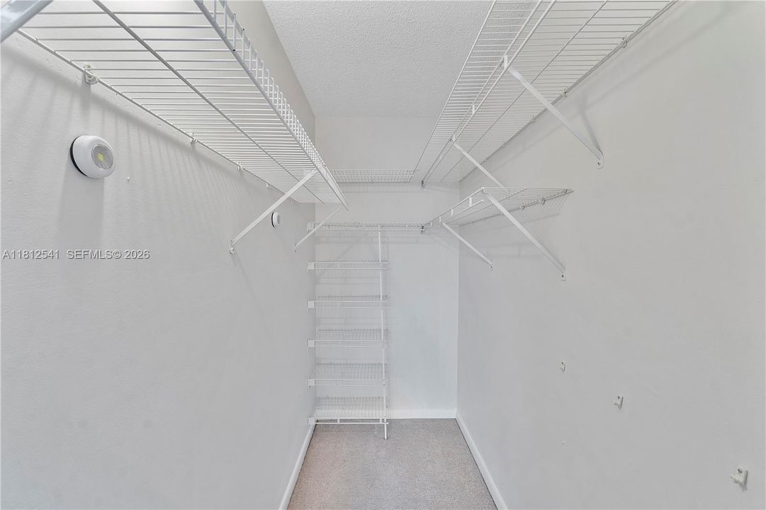 待售: $109,000 (2 贝兹, 1 浴室, 860 平方英尺)