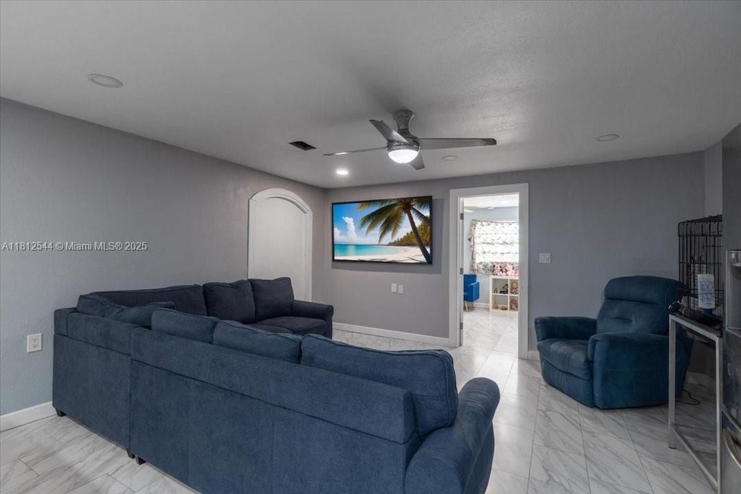 最近售出: $624,500 (5 贝兹, 4 浴室, 1492 平方英尺)