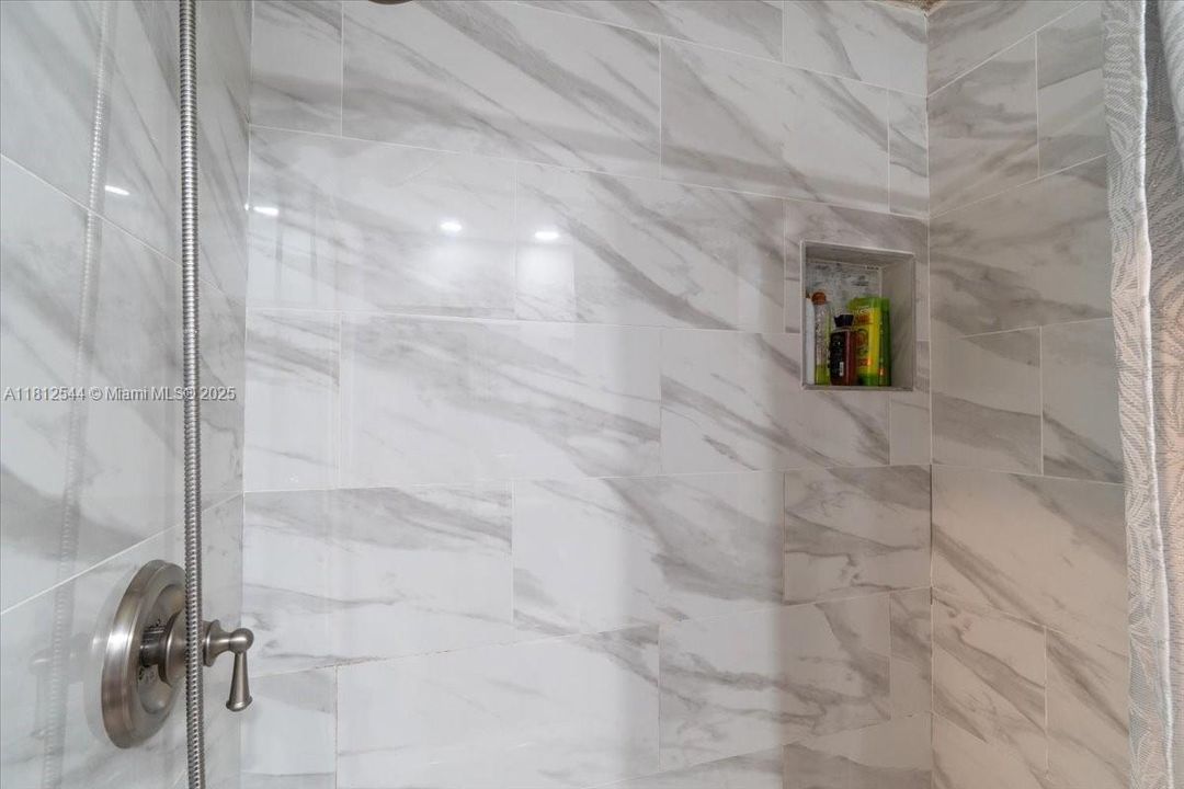 最近售出: $624,500 (5 贝兹, 4 浴室, 1492 平方英尺)