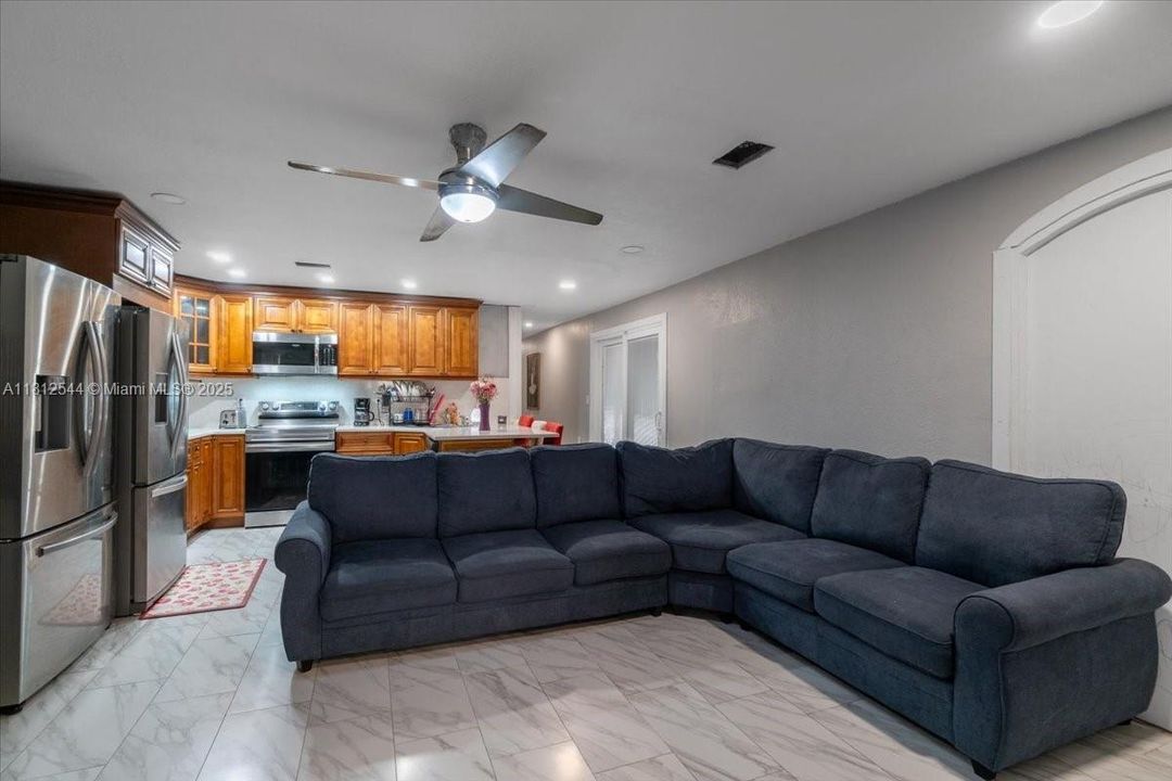 最近售出: $624,500 (5 贝兹, 4 浴室, 1492 平方英尺)