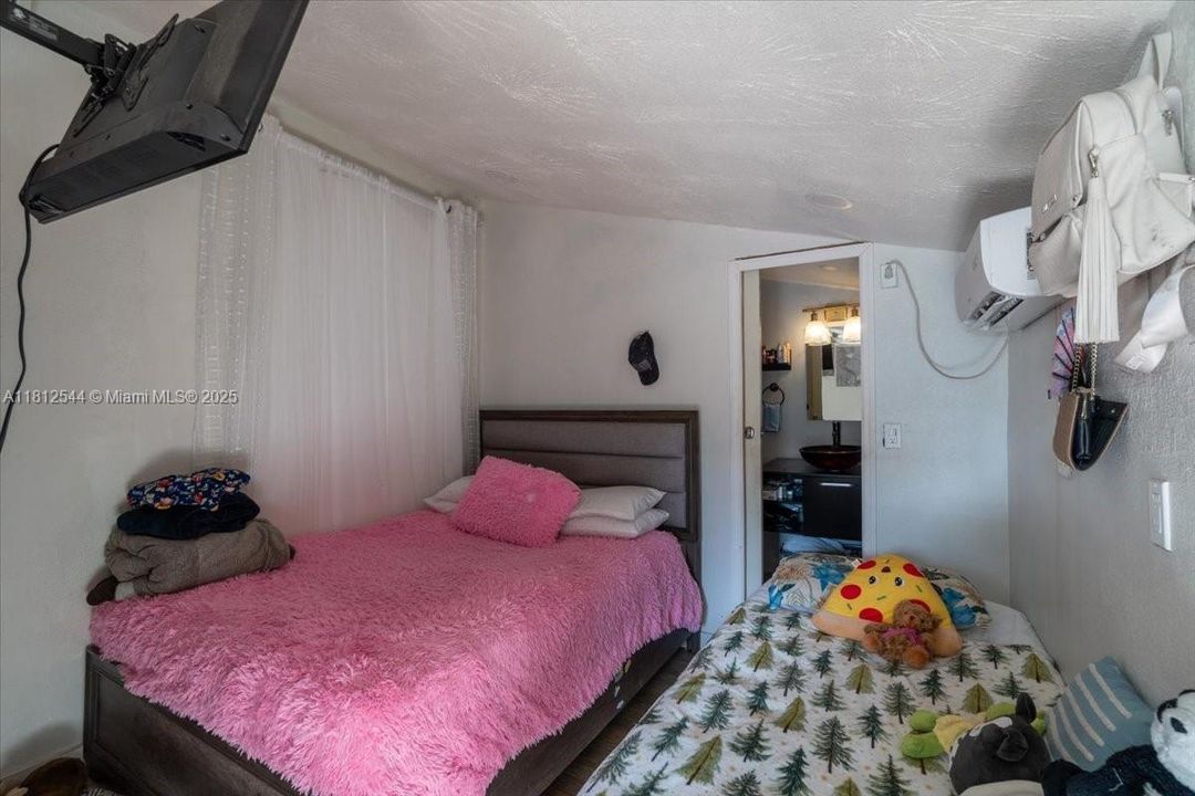 最近售出: $624,500 (5 贝兹, 4 浴室, 1492 平方英尺)