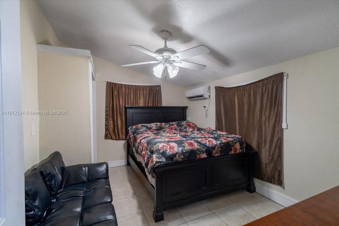 最近售出: $624,500 (5 贝兹, 4 浴室, 1492 平方英尺)