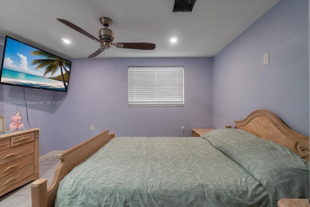 最近售出: $624,500 (5 贝兹, 4 浴室, 1492 平方英尺)